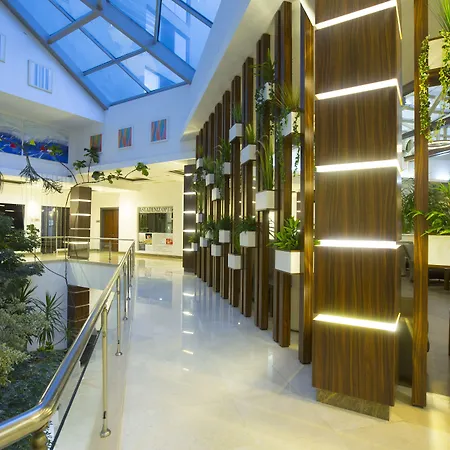 华辛顿度假酒店及水疗中心 5*